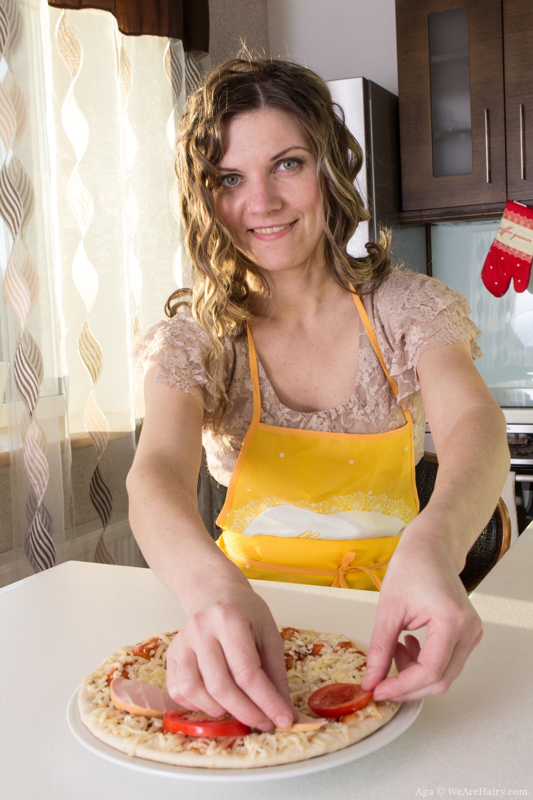 Sexy Pizza Porn - Pizza making and sexy stripping with Aga